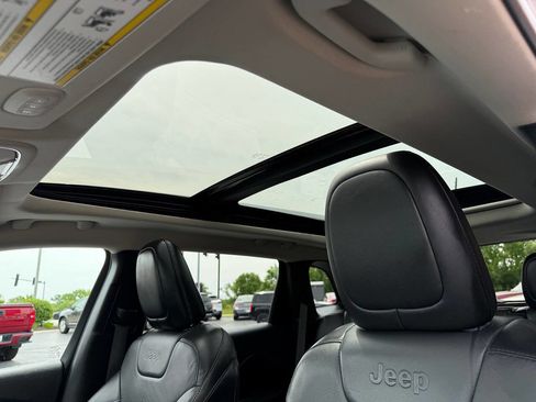 Used 2015 Jeep Cherokee Limited w/ Trailer Tow Group AWD/4WD image 17
