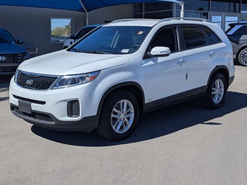 Used 2015 Kia Sorento LX image 5