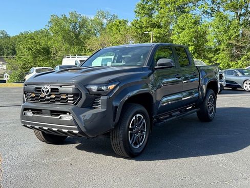Used 2024 Toyota Tacoma TRD Sport AWD/4WD image 8