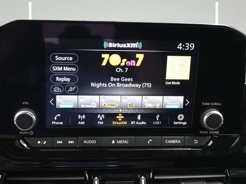 Certified 2025 Nissan Pathfinder SV FWD image 17