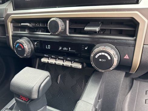 Used 2024 Toyota Tacoma SR5 AWD/4WD image 37
