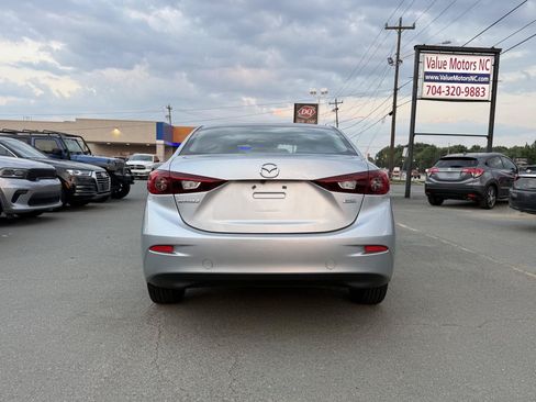 Used 2018 MAZDA MAZDA3 Sport w/ Preferred Equipment Package FWD image 5