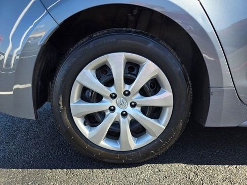 Used 2025 Toyota Corolla LE image 33