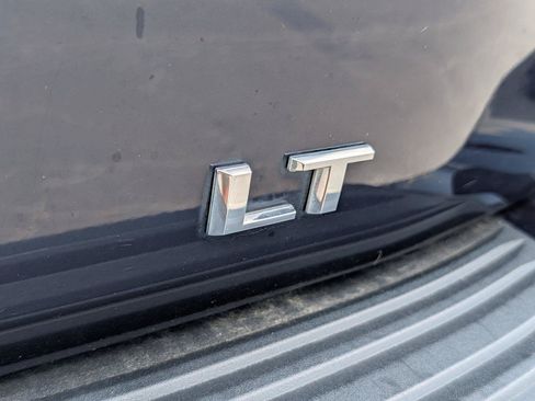Used 2022 Chevrolet Suburban LT AWD/4WD image 35