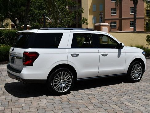 Used 2022 Ford Expedition Limited AWD/4WD image 6