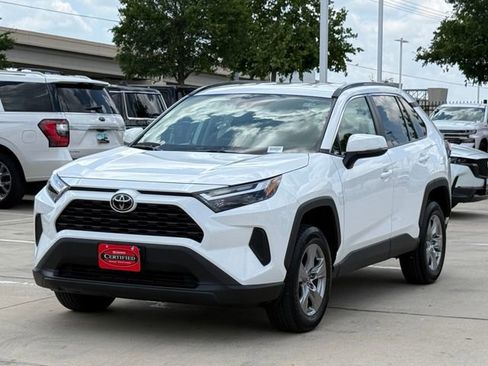Used 2024 Toyota RAV4 XLE AWD/4WD image 8