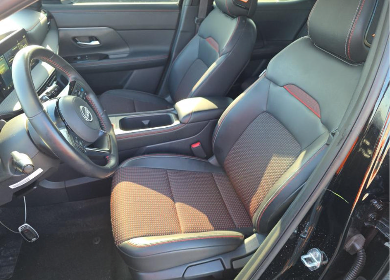 Used 2025 Nissan Kicks SR w/ SR Premium Package FWD image 7