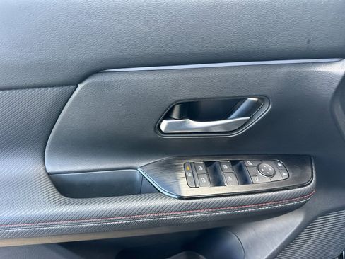 Used 2025 Nissan Kicks SR w/ SR Premium Package image 10