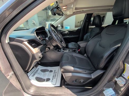 Used 2016 Jeep Cherokee Limited w/ Luxury Group AWD/4WD image 8