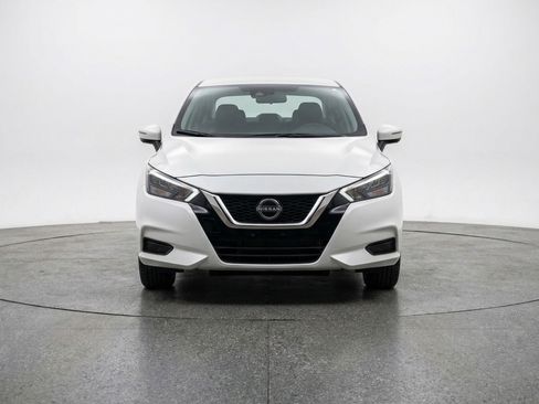 Used 2025 Nissan Versa SV image 2