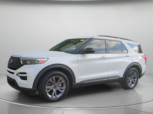 Certified 2022 Ford Explorer XLT w/ Equipment Group 202A RWD image 13