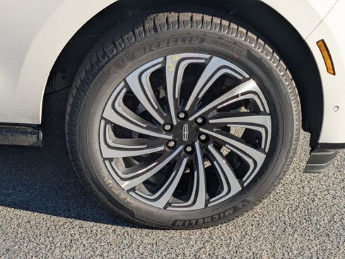 New 2025 Lincoln Navigator L Black Label image 13