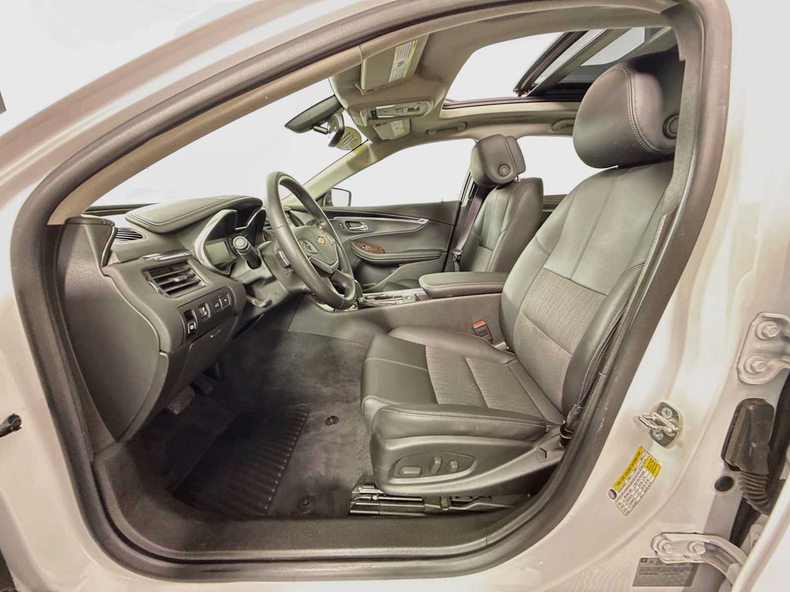 Used 2014 Chevrolet Impala LT w/ Convenience Package FWD image 16