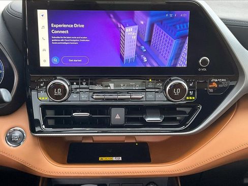 Used 2023 Toyota Highlander Platinum image 9