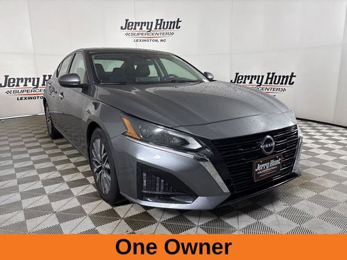 Used 2023 Nissan Altima 2.5 SV w/ SV Premium Package image 4