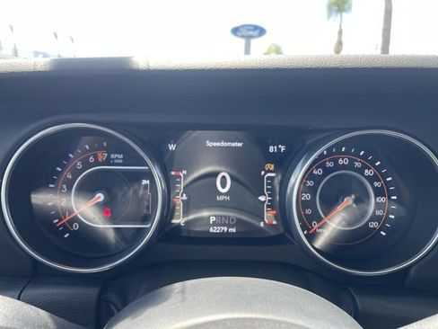 Used 2018 Jeep Wrangler Unlimited Sahara AWD/4WD image 11