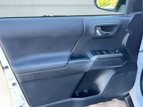 Used 2023 Toyota Tacoma TRD Off-Road image 17