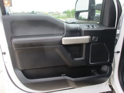 Used 2018 Ford F150 Lariat w/ Equipment Group 502A Luxury image 6