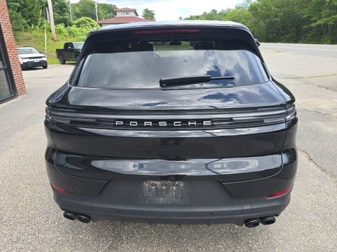 Used 2024 Porsche Cayenne AWD/4WD image 8
