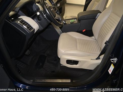 Used 2022 Land Rover Discovery S image 14