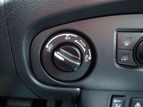 Used 2023 Nissan Frontier SV w/ SV Convenience Package AWD/4WD image 20