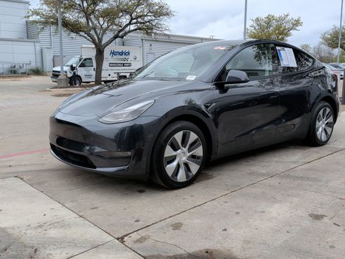 Used 2024 Tesla Model Y Long Range image 5
