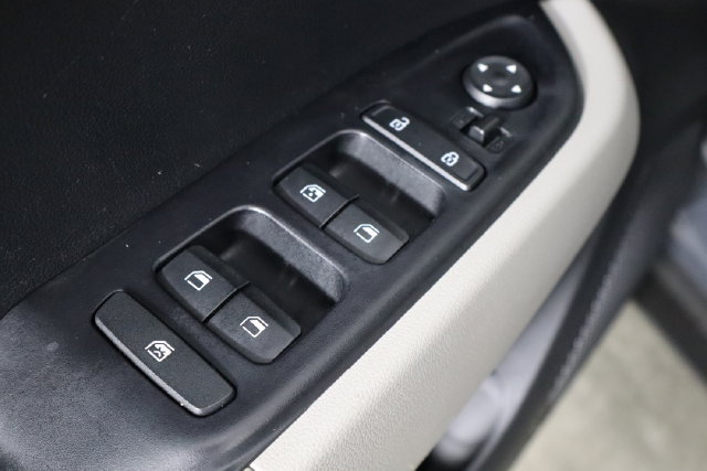 Used 2024 Hyundai Venue SEL FWD image 21