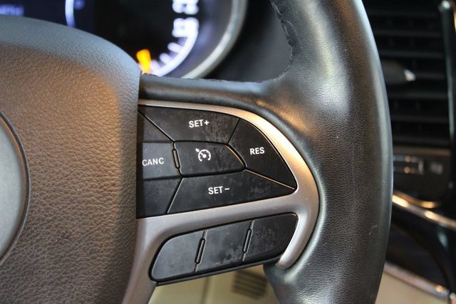 Used 2020 Jeep Grand Cherokee Limited AWD/4WD image 17