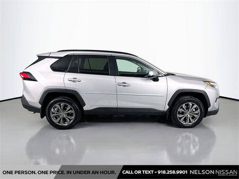 Used 2022 Toyota RAV4 XLE Premium image 4