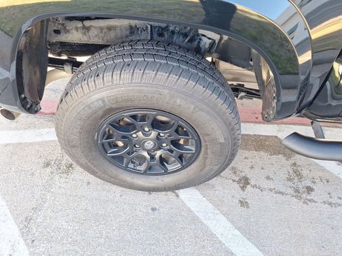 Used 2020 Toyota Tacoma SR5 image 11