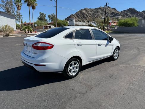 Used 2015 Ford Fiesta SE image 5