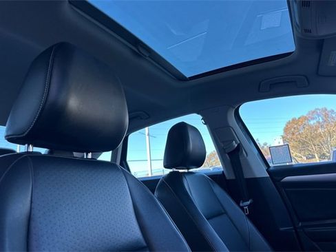 Used 2019 Volkswagen Jetta SE image 18