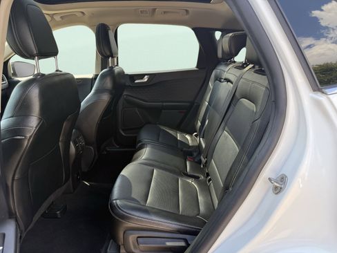 Used 2020 Ford Escape Titanium image 34