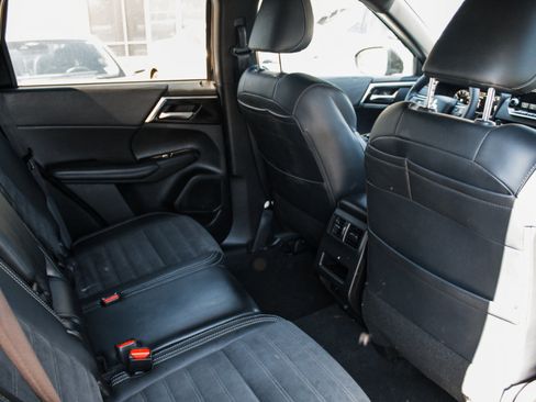 Used 2024 Mitsubishi Outlander SE Black Edition AWD/4WD image 24