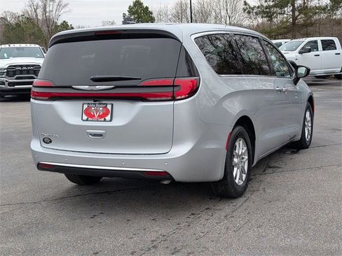 New 2026 Chrysler Pacifica Select image 7