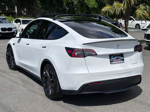 Used 2022 Tesla Model Y Performance AWD/4WD image 8