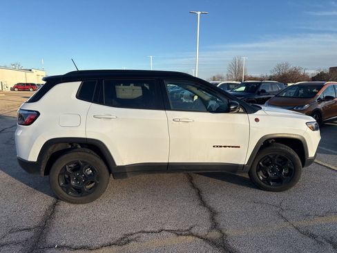 Used 2023 Jeep Compass Trailhawk image 4