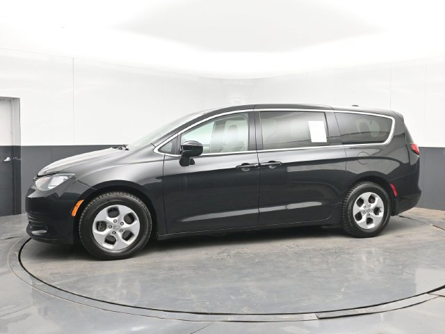 Used 2017 Chrysler Pacifica LX w/ Tire & Wheel Group FWD image 11