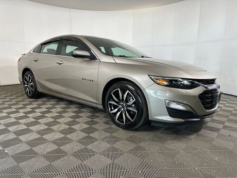 Used 2025 Chevrolet Malibu RS image 2