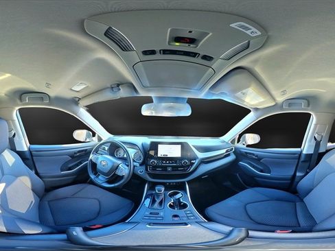 Used 2024 Toyota Highlander LE image 33