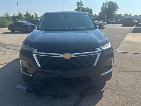 Used 2023 Chevrolet Traverse LS w/ Safety Package FWD image 8