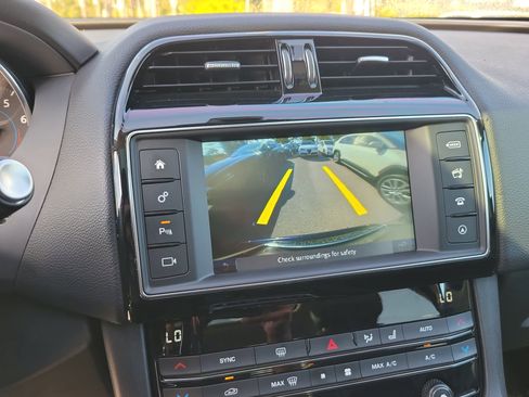 Used 2018 Jaguar F-PACE Prestige image 18