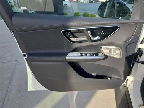 Used 2025 Mercedes-Benz GLC 350e 4MATIC image 21