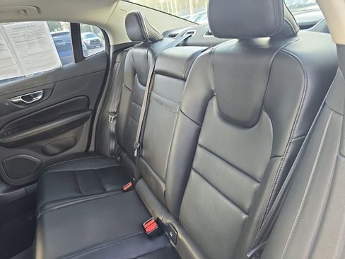 Used 2020 Volvo S60 T5 Momentum image 11