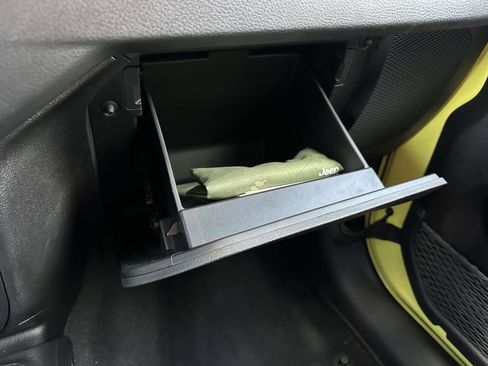 Used 2024 Jeep Gladiator Sport image 33