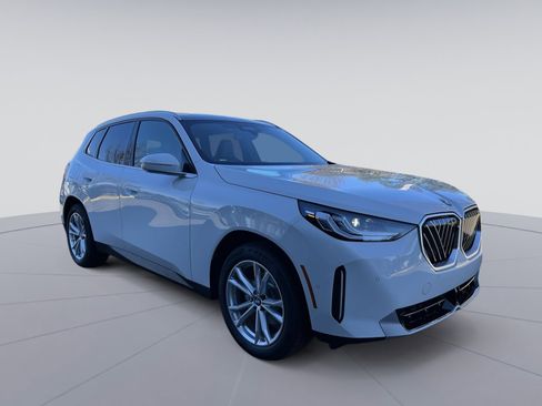 Used 2025 BMW X3 xDrive30i w/ Premium Package image 7