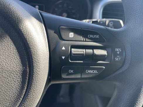 Used 2017 Kia Sorento LX image 43