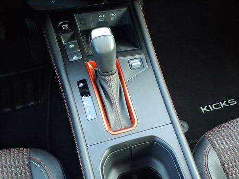 Used 2025 Nissan Kicks SR image 23