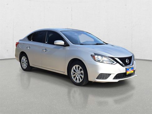 Used 2019 Nissan Sentra SV image 3