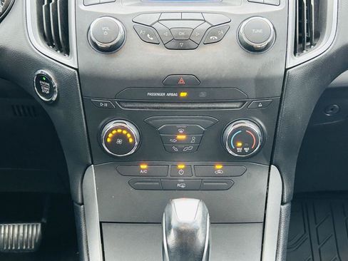 Used 2016 Ford Edge SE FWD image 16